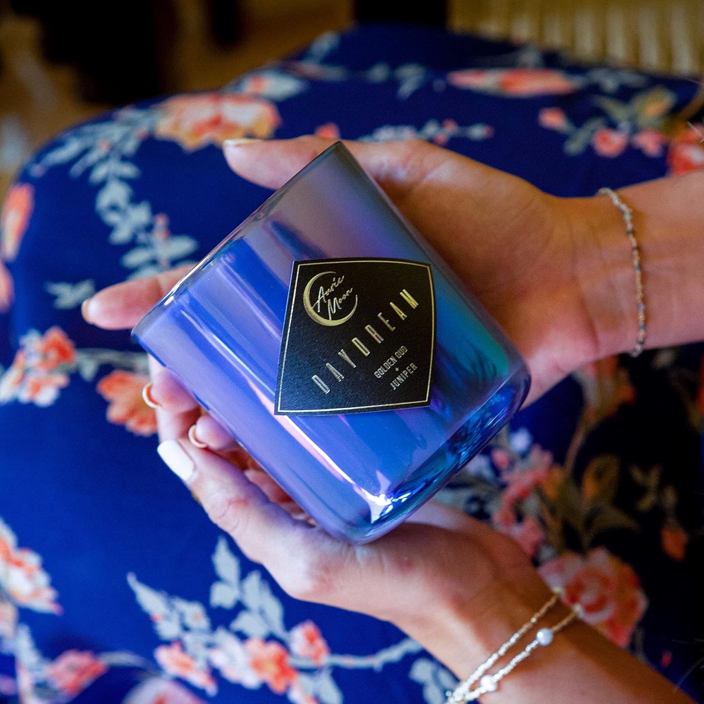 | Golden Oud + Juniper Scented Luxury Soy Coconut Candle for Women | Slow 70+ Hour Burn | Wood Crackling Wicks | 12 Oz Premium Glass | Hand-Poured in California