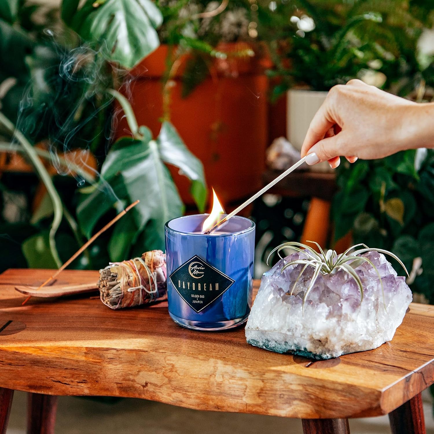 | Golden Oud + Juniper Scented Luxury Soy Coconut Candle for Women | Slow 70+ Hour Burn | Wood Crackling Wicks | 12 Oz Premium Glass | Hand-Poured in California